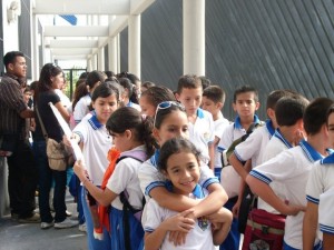 Escolares de la entidad visitan permanentemente  la Sala Perucho para ver obras de títeres y teatro