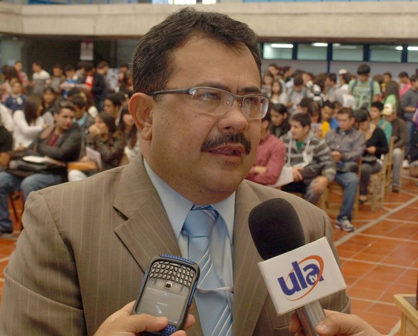 <b>Oscar Camacho</b>, decano de la Facultad de Ingeniería de la ULA, informó sobre <b>...</b> - inicioingenieria2013-11