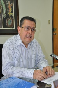 El decano Luis Alfredo Angulo señaló que cualquiera que sea el escenario que se pudiera presentar en el país para el lunes 15 de abril, los profesores universitarios seguirán haciendo sus justas peticiones para que el Presidente electo de Venezuela honre las reivindicaciones que solicitan los universitarios (Fotografía: L. Altuve)