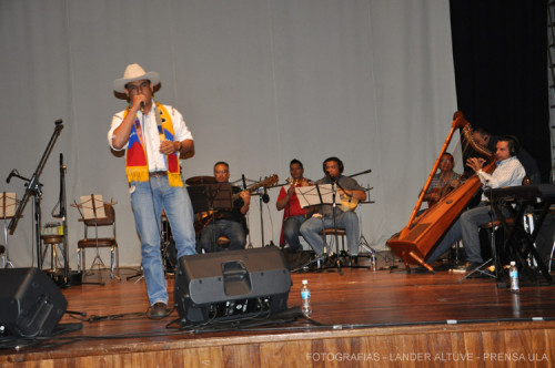 Como está previsto por el comité organizador, en la noche de hoy será la eliminación 8 voces estudiantiles en el reglón masculino. (Fotografía: Lánder Altuve)
