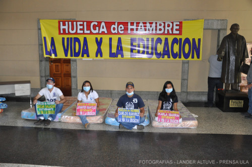 Ulandinos radicalizan la protesta con una huelga de hambre para demandar un mayor presupuesto para las universidades autónomas. (Fotografía: Lánder Altuve)