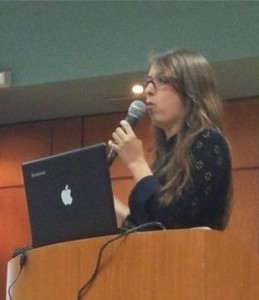 La doctora Tania Ramírez durante su intervención en la Policlínica Táchira (Foto: Prensa-Policlínica)
