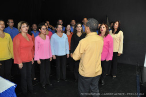 La Coral de Trabajadores de la ULA ofreció un lindo recital de música religiosa y música tradicional venezolana (Fotografía: Lander Altuve) 