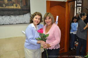 La profesora Patricia Rosenzweig Levy con su Secretaria Ejecutiva Elda Uzcátegui. (Fotografía Lander Altuve)