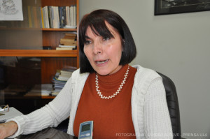 Profesora Mery López de Cordero, directora de la Escuela de Educación de la Facultad de Humanidades (Fotografía: L. Altuve)