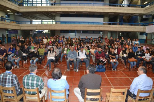 Los estudiantes de nuevo ingreso conocieron a las autoridades y directores de escuela de la Facultad de Ingeniería ULA. (Foto: Ramón Pico)