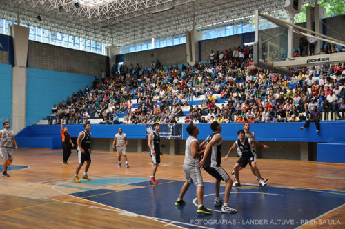 Con el baloncesto masculino se cierran las competencias de los Interfacultades ULA 2013. (Foto: Lánder Altuve)