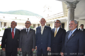 Cinco rectores de los últimos fueron testigos de excepeción en la develación del retrato   (Fotografía: R. Pico) 
