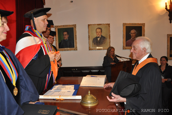 Doctorado Honoris Causa en Farmacia  a Hildebrando Rodríguez. Foto: Ramón Pico 