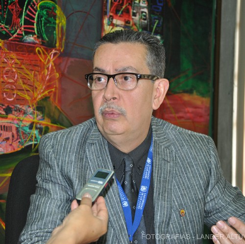 Profesor Luis Alfredo Angulo, decano de la Facultad de Humanidades y Educación de la ULA, expresó complacencia por la aprobación de una sesión especial del Consejo Universitario para celebrar los 55 años de fundación de la Escuela de Educación (Foto Archivo Prensa ULA)