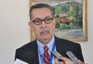 El profesor Luis Alfredo Angulo, decano de la Facultad de Humanidades y Educación, destacó la importancia de la visita de la Directora de Vigilancia y señaló que otros directores también serán convocados a participar en el Consejo de Facultad (Fotografía: Archivo Prensa ULA)