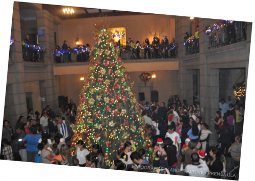 La ULA lleva 23 años realizando el tradicional encendido de la Navidad en el Edificio Central del Rectorado (Fotos: Lander Altuve)