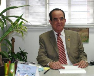 Profesor Manuel Aranguren Rincón, máxima autoridad administrativa de la ULA, al servicio de los universitarios. (Foto: RDF)