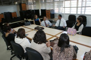 Aspecto general de la reunión del Vicerrector Administrativo con miembros del Siprula y de la comisión.  (Foto: Carlos Castro) 