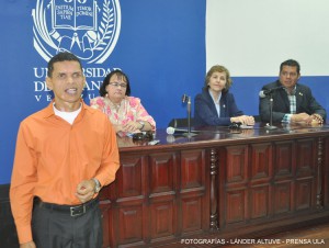 Jon Rosales, coordinador general de UNIAPDIS-ULA, informó de los objetivos de la asamblea. (Foto: Lánder Altuve).