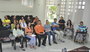 Personal con discapacidad de la ULA se  hicieron  presentes en el acto. (Foto: Lánder Altuve)