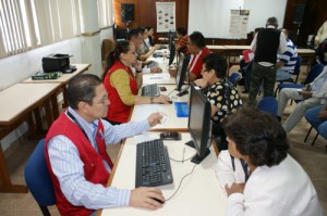 Personal calificado de la ULA y del Seniat en plena función al servicio de todos los trabajadores. (Foto: RDF) 