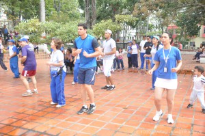 La Dra. Patricia Rosenzweig y autoridades del Núcleo Tovar en Bailoterapia