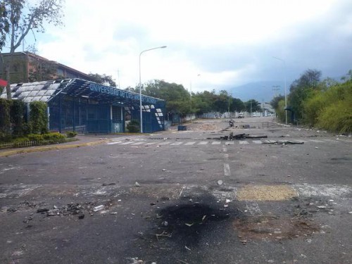 Un clima muy tenso se vive en los alrededores de la ULA Táchira. (Foto: @UCV360)