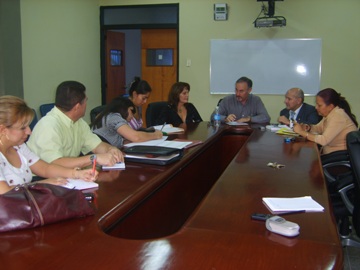 El profesor Andérez junto a autoridades del Táchira y jefes de departamentos (Foto: Marlene Otero)