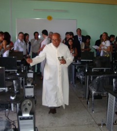 Momento de la bendición de los nuevos laboratorios (fotografía: María Daniella Omaña)