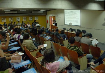 Datos de interés que presentó la directora de la Revista Digital “Procesos Históricos” logró captar la atención de los presentes   (L. Altuve) 
