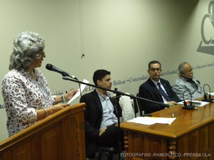 La profesora Argelia Ferrer presentó en este III Congreso Invecom una ponencia denominada “La investigación en comunicación y los silencios inexplicables”.   (Fotografía: R. Pico)