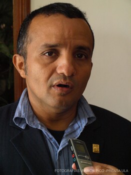 Profesor José Rafael Luna, actual decano de la Facultad de Farmacia y Bioanálisis de la ULA va por su reelección (Fotografía: R. Pico)